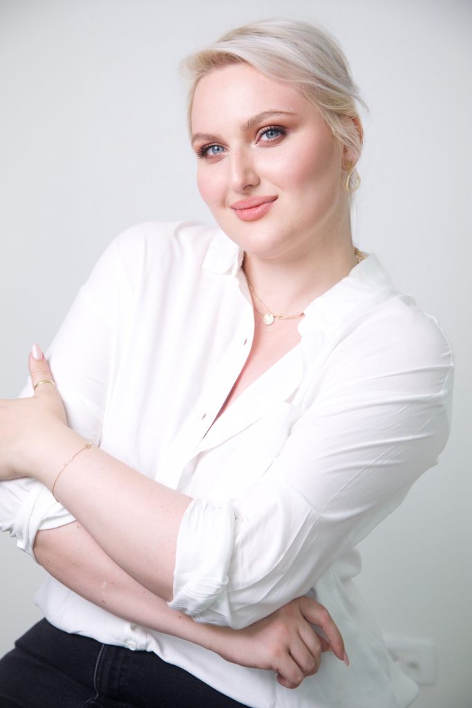 Mirela — fotograf Artbakers